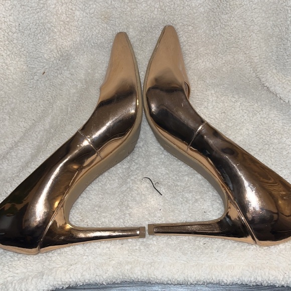 Christian Siriano Metallic Stiletto - Picture 2 of 6